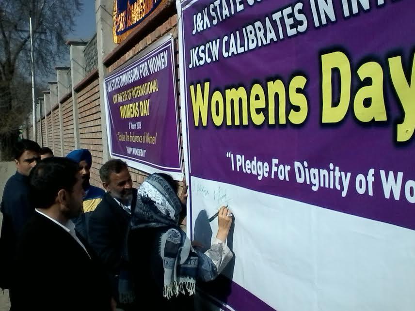 SWC organizes pledge campaign in Srinagar